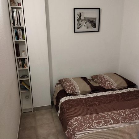 Sanary sur Mer Appartement 30m2 T2 avec terrasse Piscine 10min à pied de la plage Exterior foto