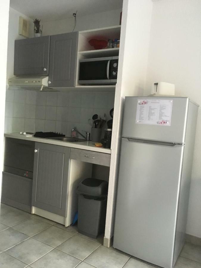 Sanary sur Mer Appartement 30m2 T2 avec terrasse Piscine 10min à pied de la plage Exterior foto