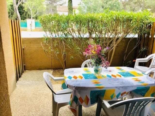 Sanary sur Mer Appartement 30m2 T2 avec terrasse Piscine 10min à pied de la plage Exterior foto